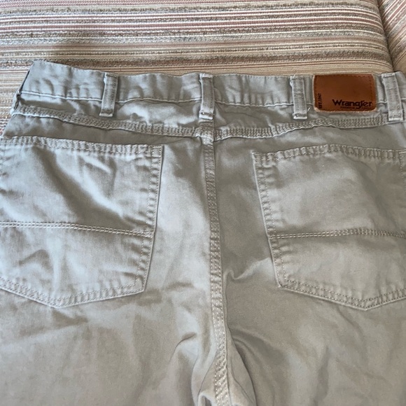 Wrangler Relaxed Fit Jeans - Picture 4 of 5